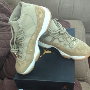 Nike Legendary Air Jordan 11 Retro AR0715-200  Olive Green  Sneakers